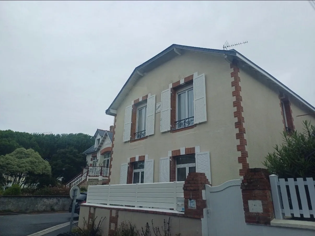 Façade de maison après peinture extérieure
