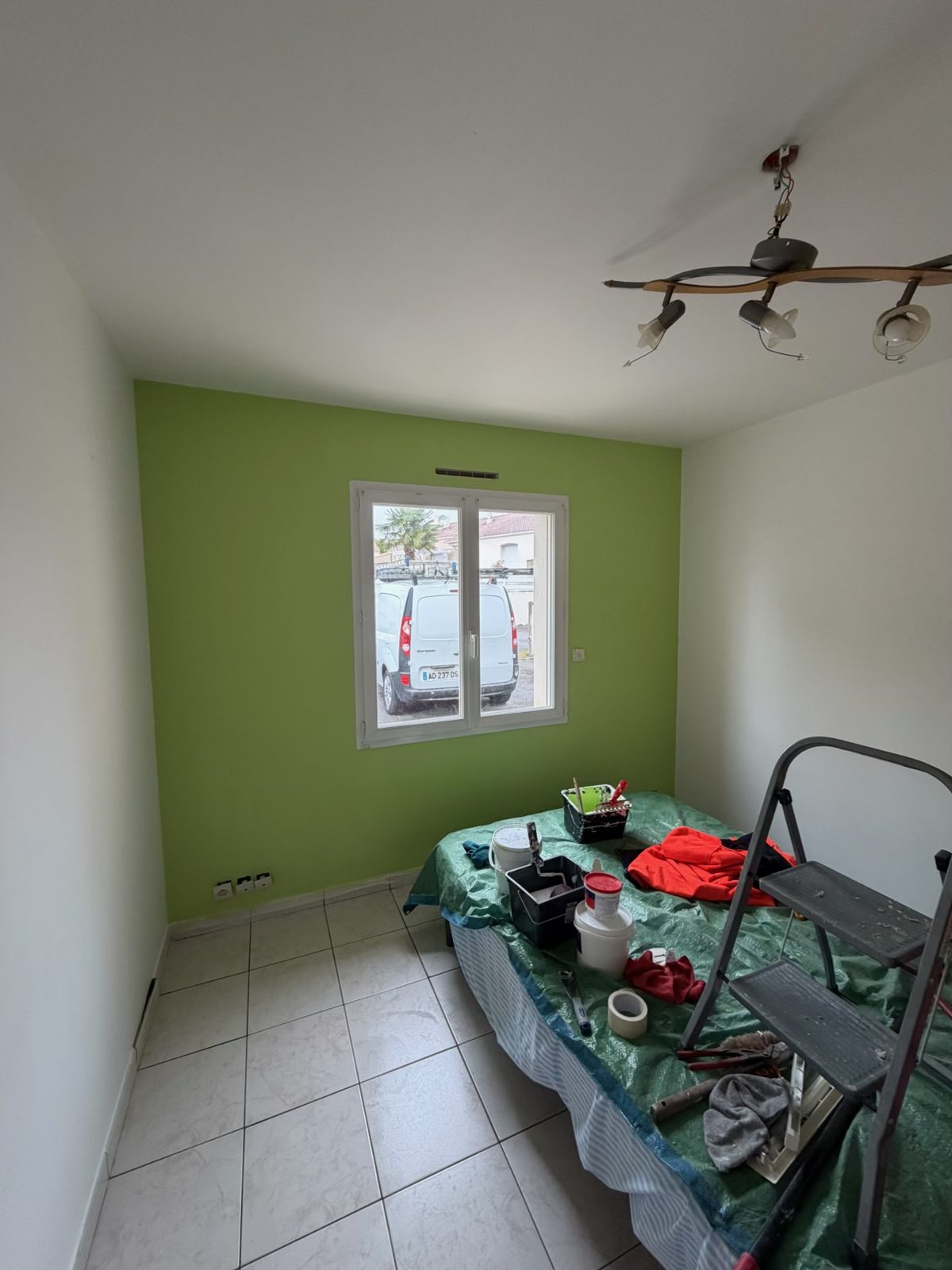 Pièce intérieure peinte en vert